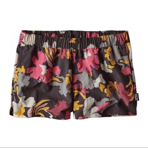 Patagonia barely baggies in charcoal grey/floral camo - Picture 2 of 8